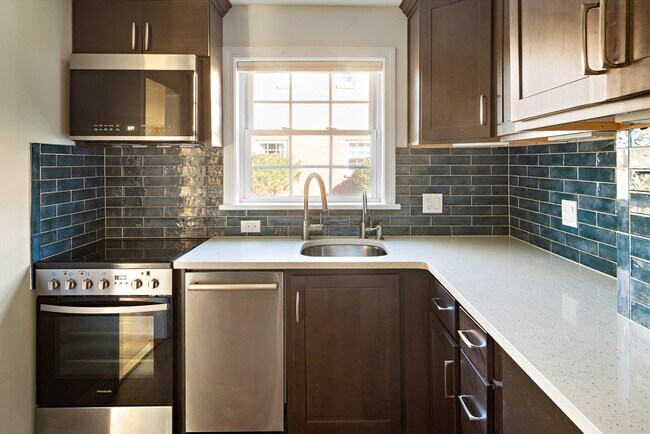 Building Photo - 39 Charlesbank Rd