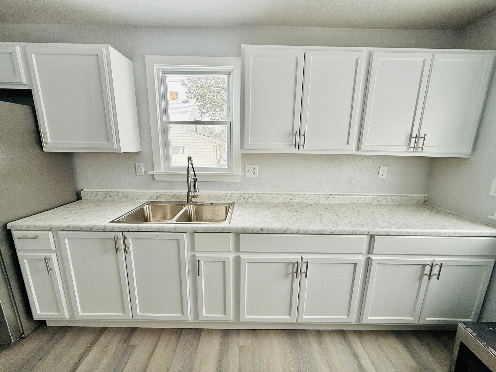 Building Photo - 1713 Maple St