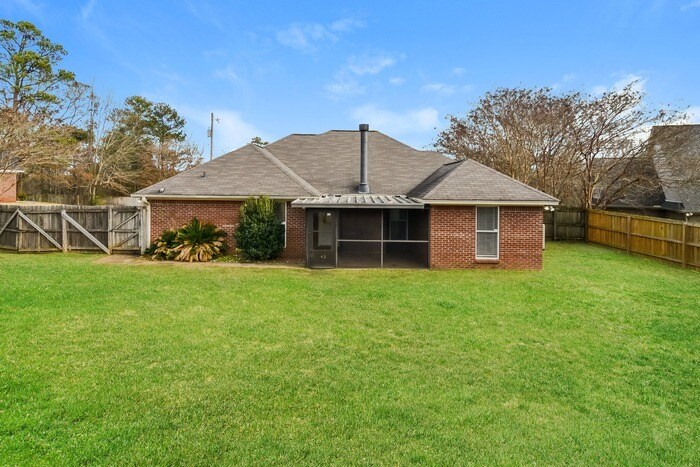 Building Photo - 213 Hummingbird Dr
