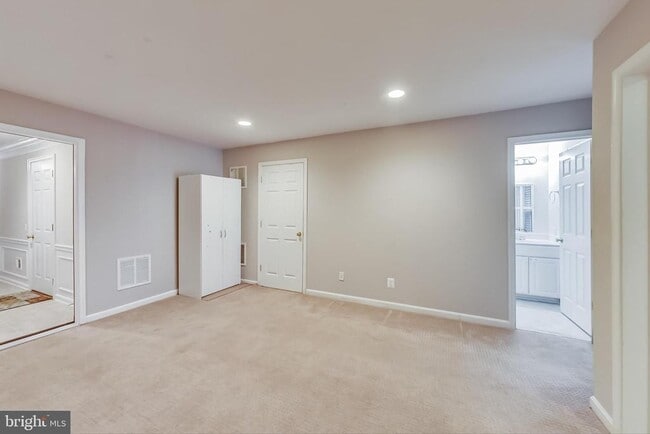 Building Photo - 5294 Jule Star Dr