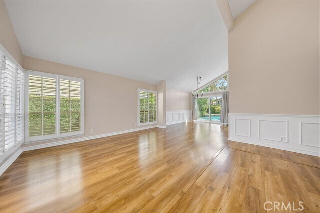 Building Photo - 11 Recodo