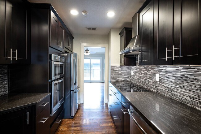 Building Photo - 49SW1105