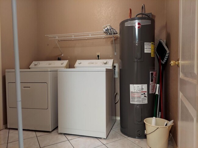 Building Photo - 1011 Topaz Trail