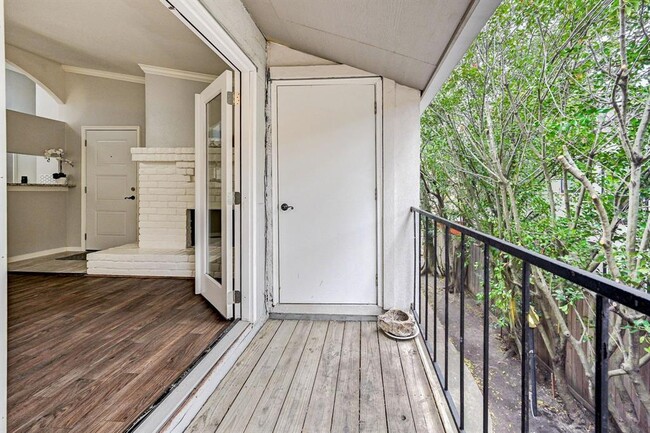Building Photo - 2425 Augusta Dr