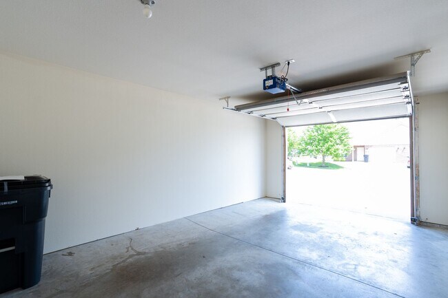 Building Photo - 509-511 Glenstone Dr.