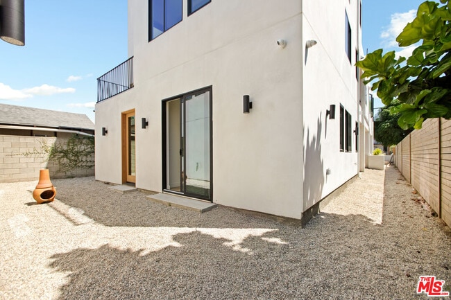 Building Photo - 2671 Benedict St