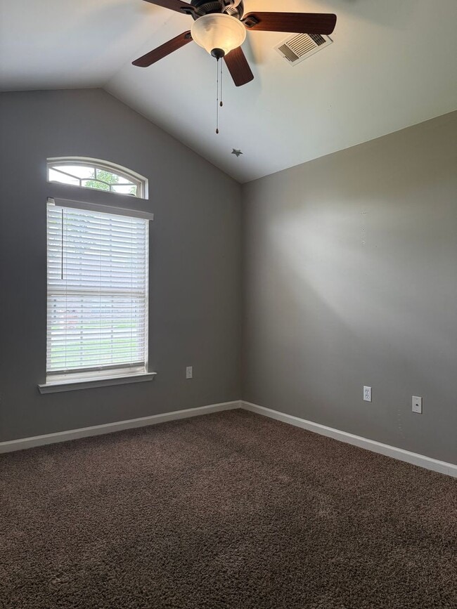Building Photo - 2313 Richland Park Dr