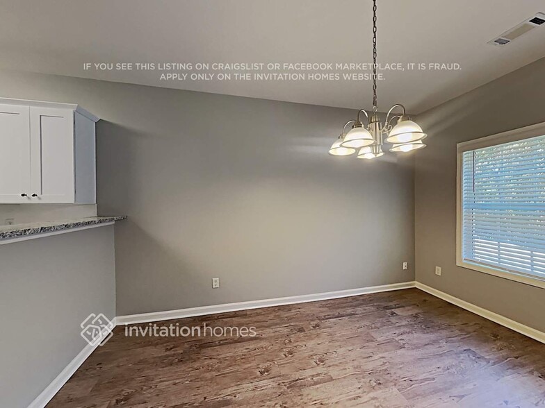 Building Photo - 4700 Ferncrest Pl