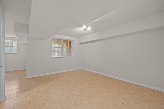 Building Photo - 9024 St Thomas Ln