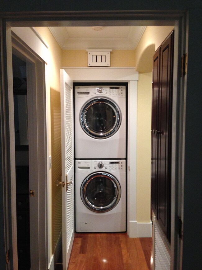 Building Photo - 1641 Monterey Blvd