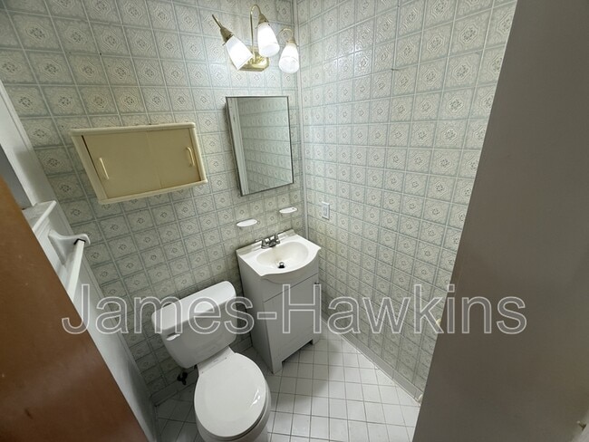 Building Photo - 1531 Midway St