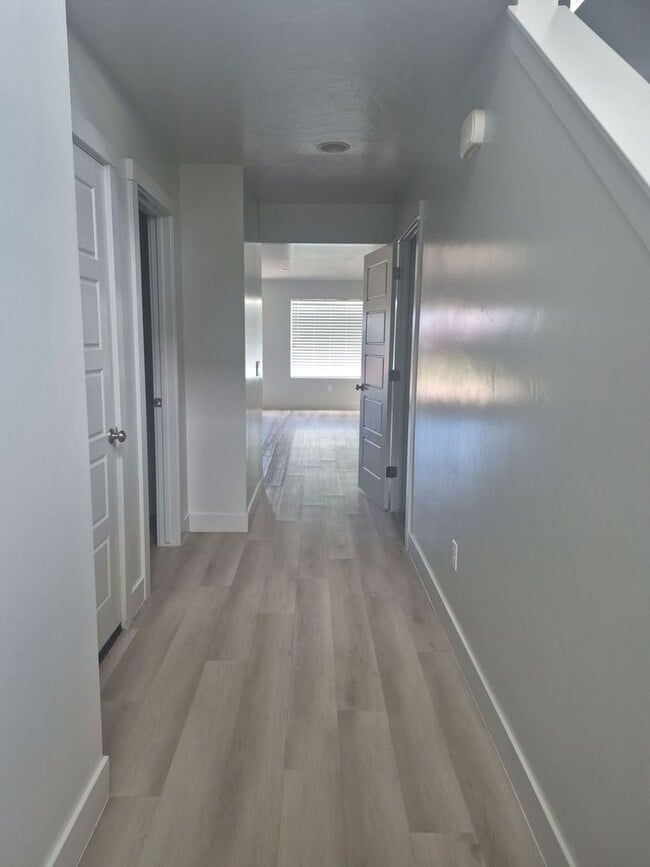 Building Photo - 4051 Cerro Wy
