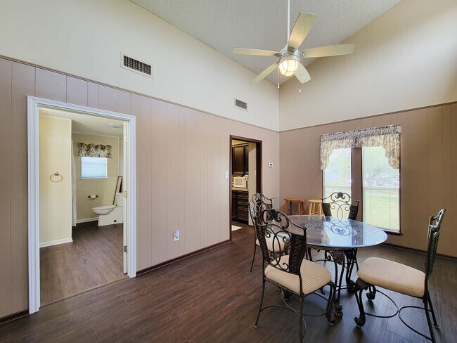 Building Photo - Extremely well maintained home. The second floor of this home being the main living area has a fa...