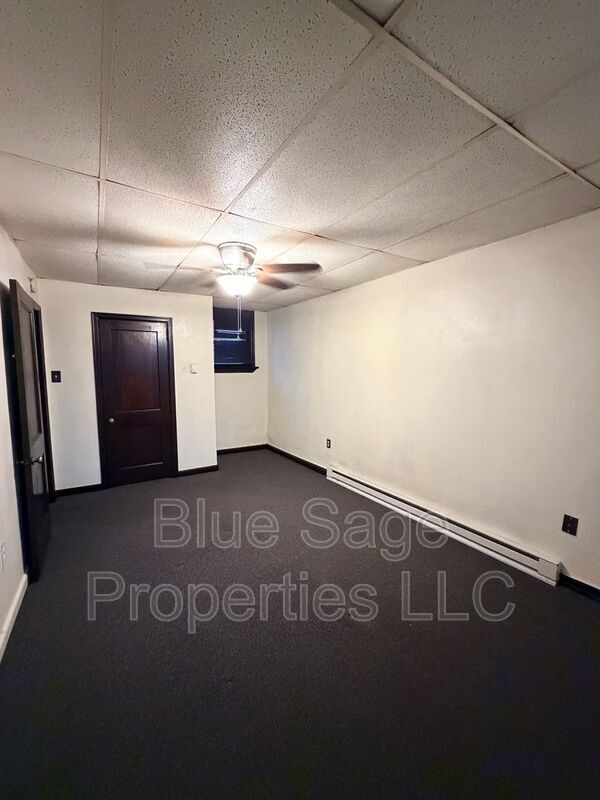 Building Photo - 621 W 7th St