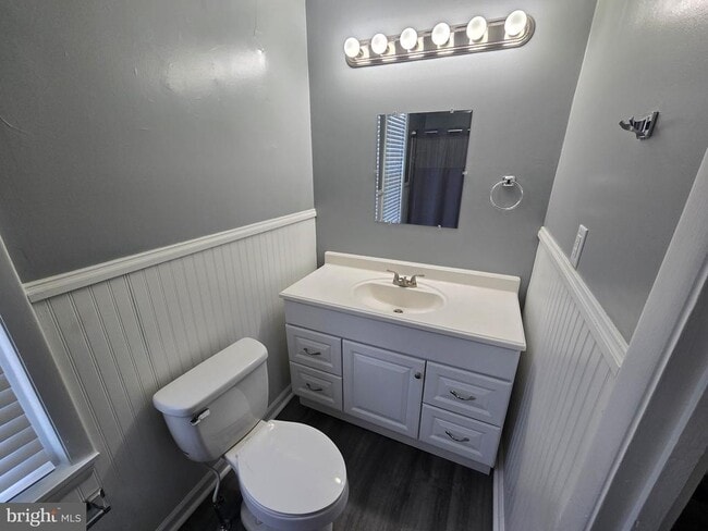 Building Photo - 9 E Simpson St