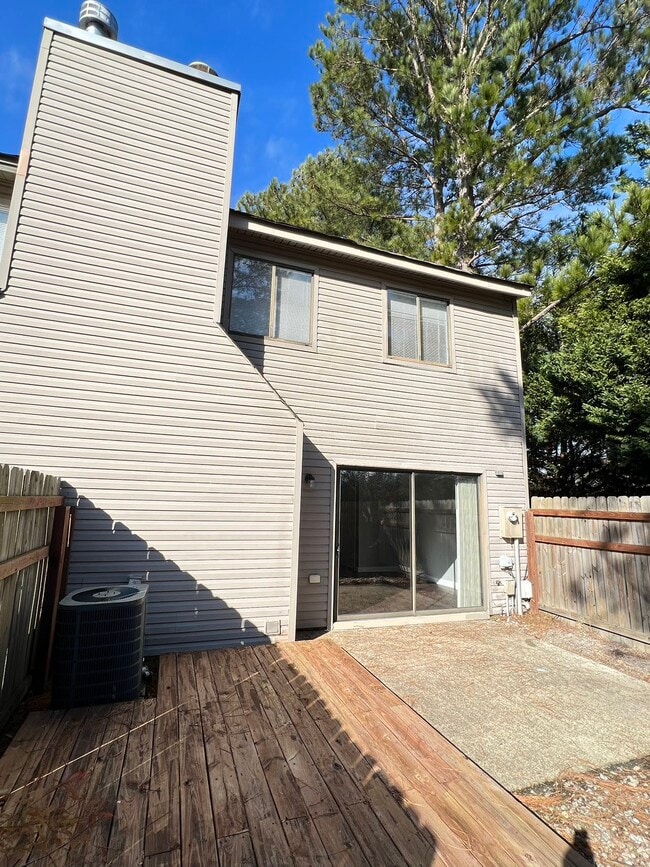 Building Photo - 714 Chaseway St