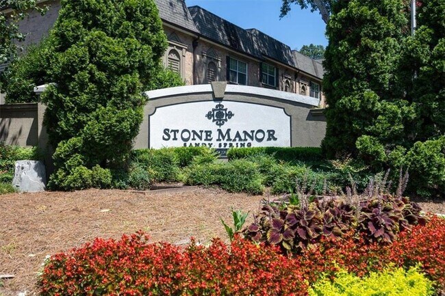 Building Photo - 6980 Roswell Rd