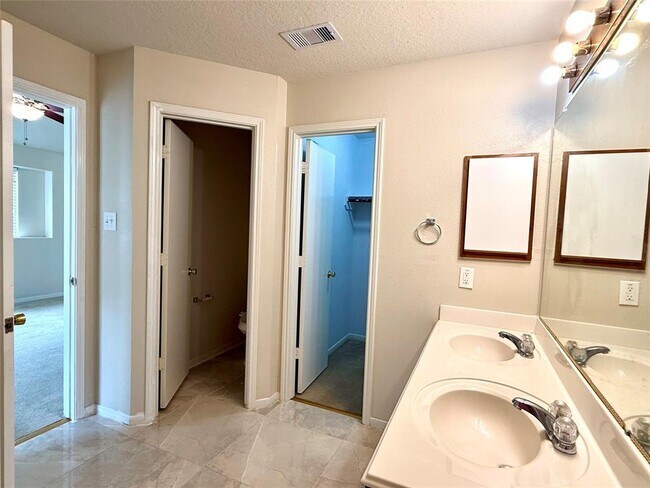 Building Photo - 5023 Natchez Ridge Ct