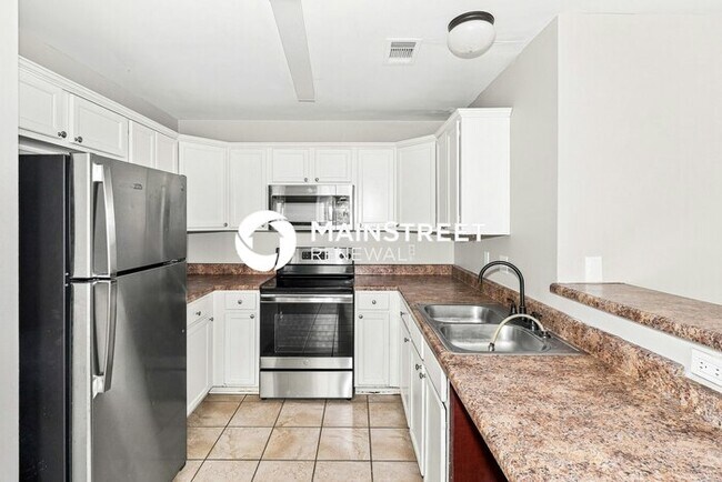 Building Photo - 4 Bedroom Pet-Friendly Home in Memphis, TN with Main Street Renewal