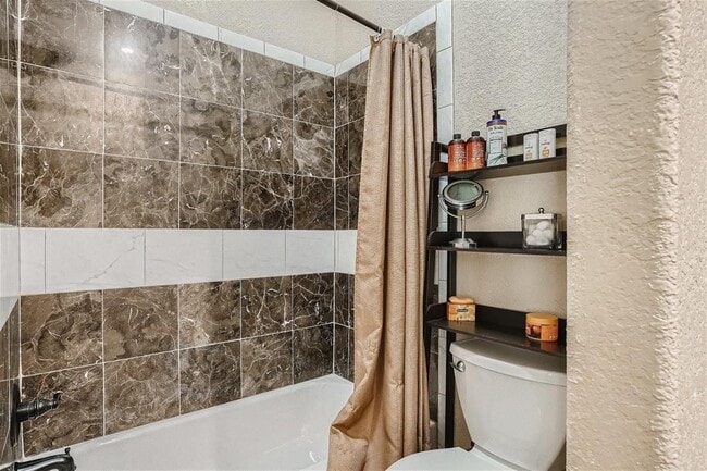 Building Photo - 15207 Nightingale Ln