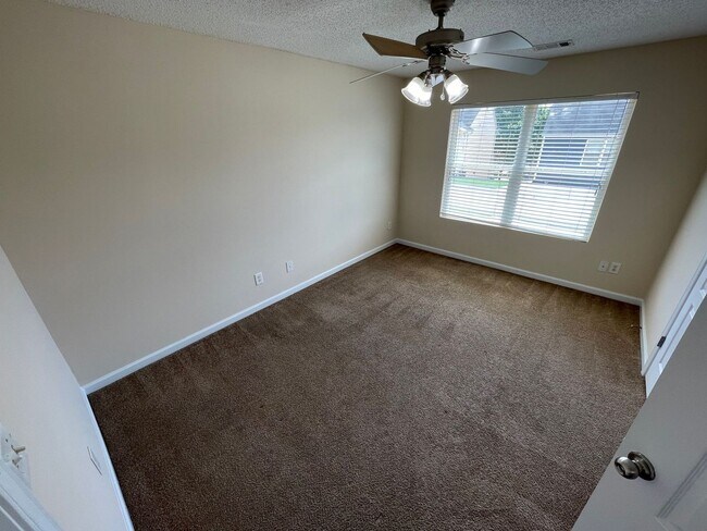 Building Photo - BRIDGEWATER HOME! PRE-LEASING FOR AUGUST 1 2026! 1/2 Off Deposit for a limited time!