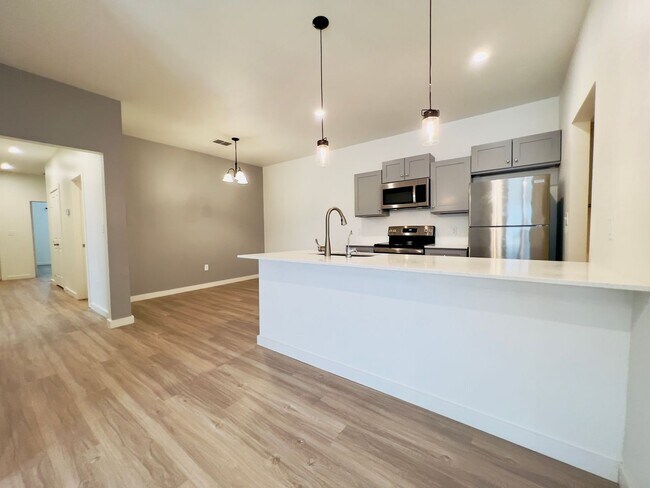 Building Photo - PRE-LEASING FOR JUNE OR JULY! 3/3/2 Duplex in Northwest Lubbock