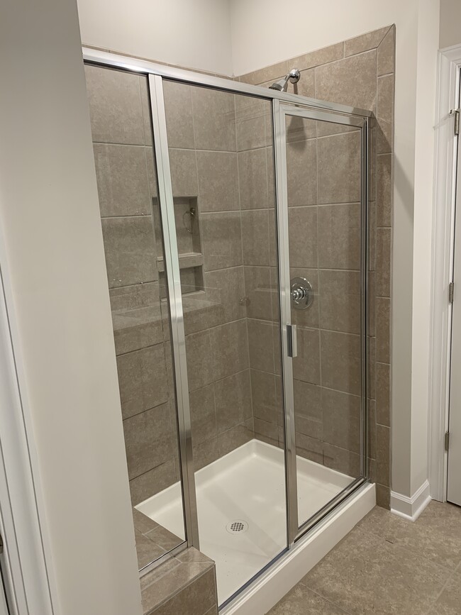 Master Standing Shower - 4023 Armstrong Farm Dr