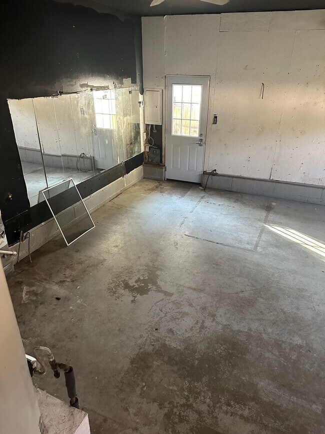 Building Photo - 3000 Sandy Bluff Pl