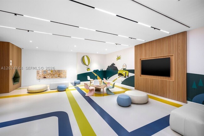Building Photo - 300 S Biscayne Blvd