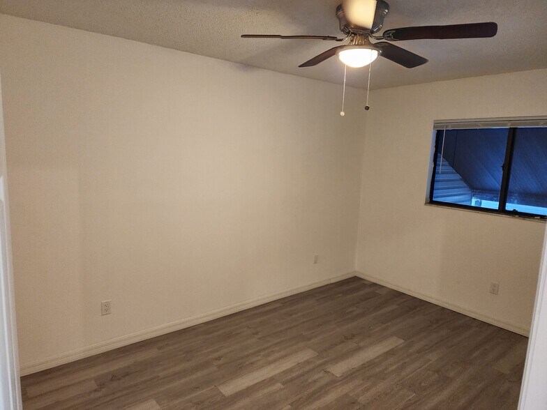 Building Photo - 3001 S Pines Dr