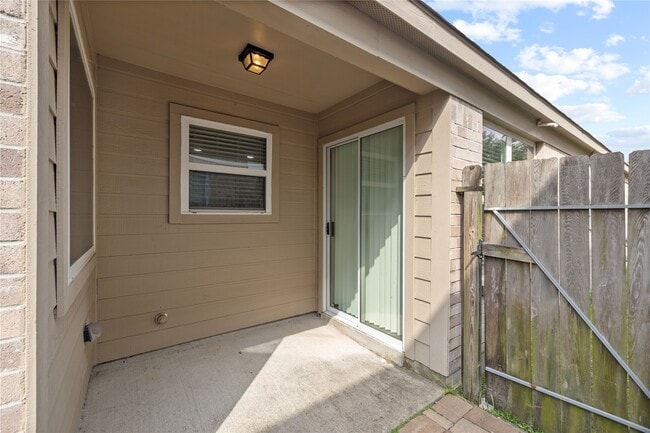 Building Photo - 14423 Idylwild Wood Way