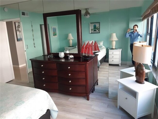 Building Photo - 3800 Galt Ocean Dr