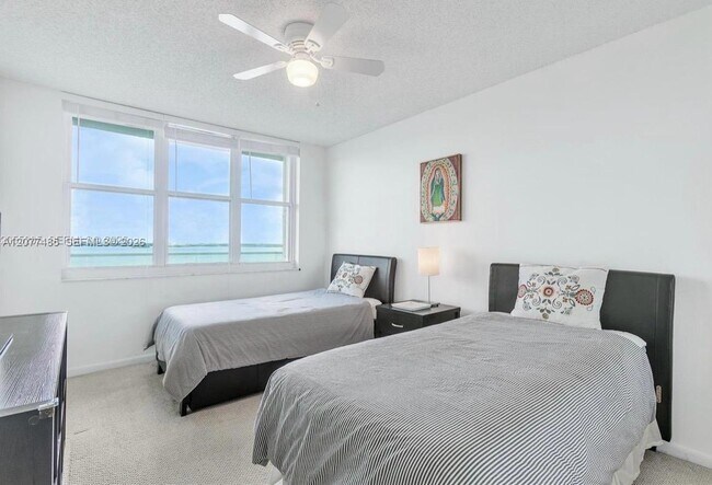 Building Photo - 800 Claughton Island Dr