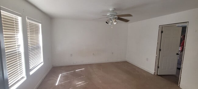 Building Photo - Charming home