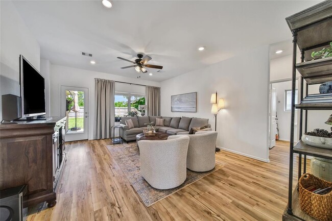 Building Photo - 15415 Surrey Pines Ln
