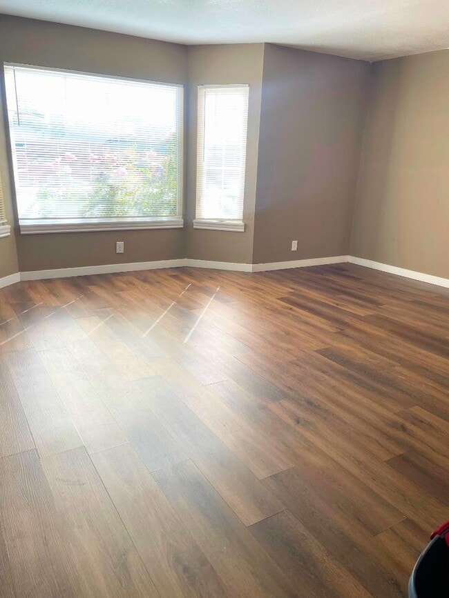 Primary Photo - 2421 Country Club Blvd