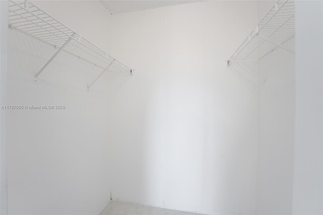Building Photo - 8620 N Sherman Cir
