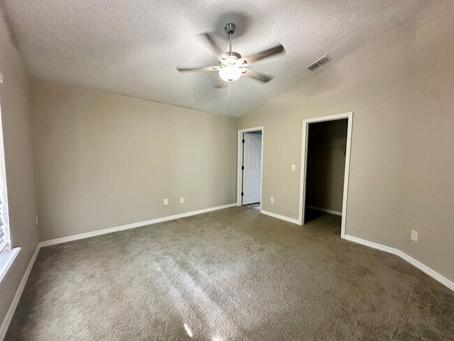 Building Photo - Adorable Home in Middleburg!