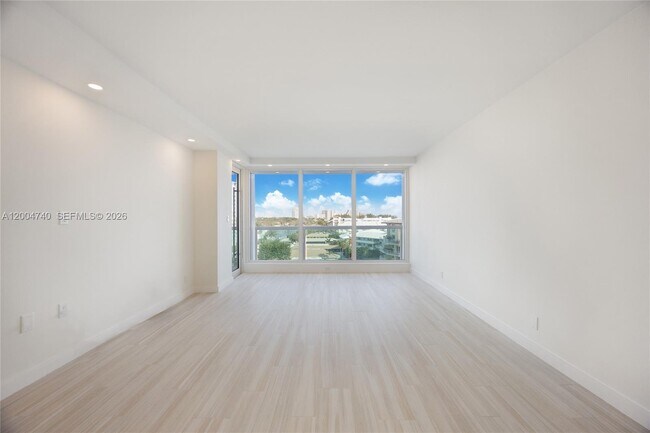 Building Photo - 2100 S Ocean Ln