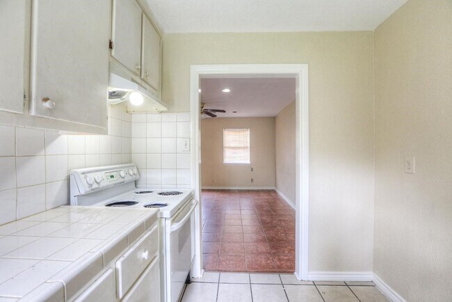 Building Photo - 9421 Sierra Dr