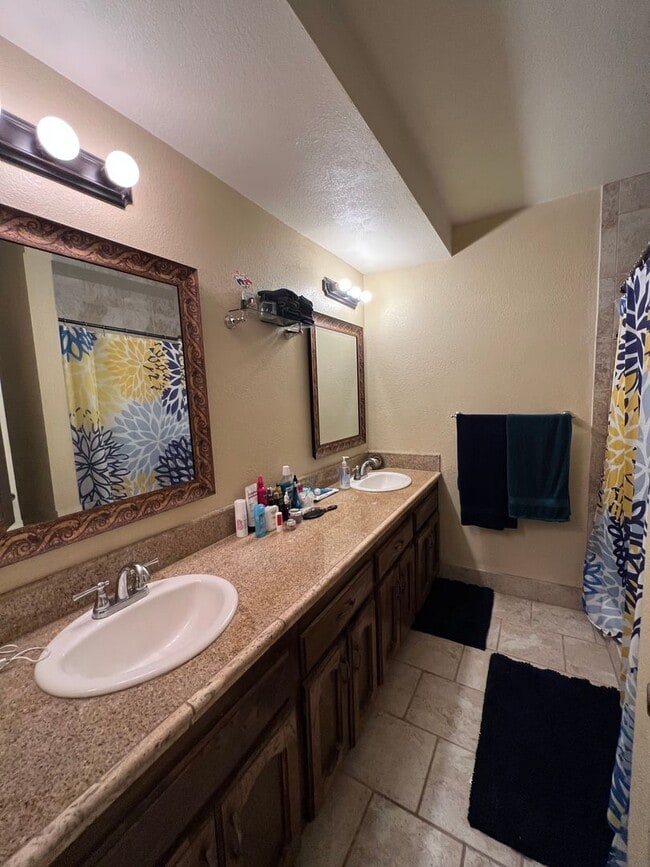 Building Photo - 10367 S Del Rey Dr
