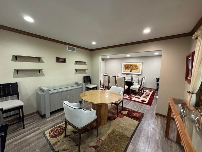 Building Photo - 5855 Thatcher Dr