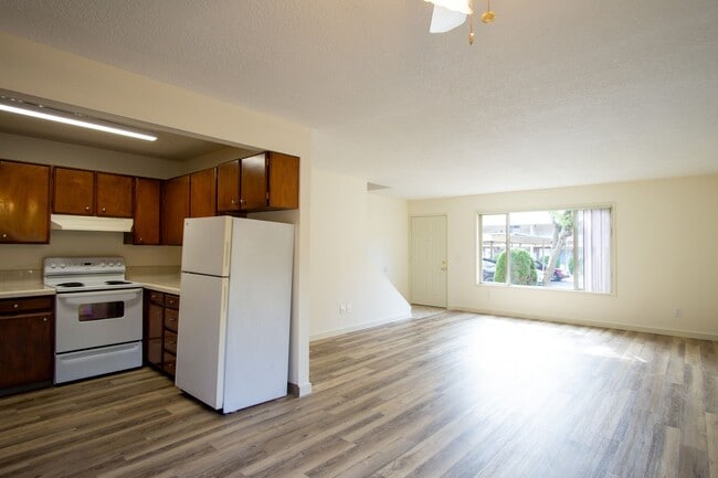 Building Photo - 9120 SW Becker Dr