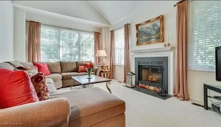 Building Photo - 8 Harrow Ln