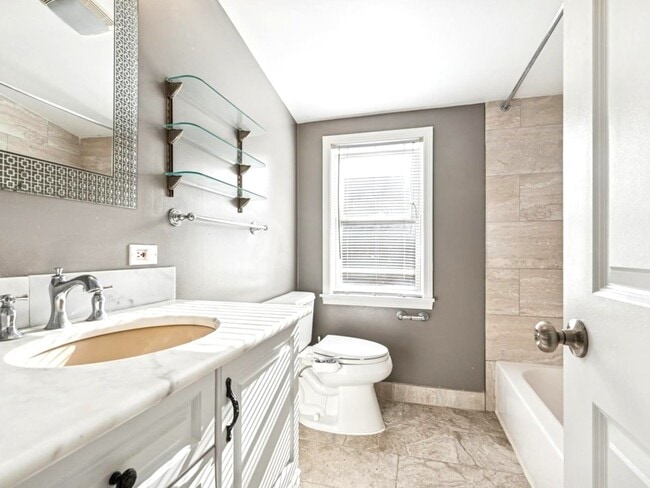 Building Photo - 4509 N Narragansett Ave