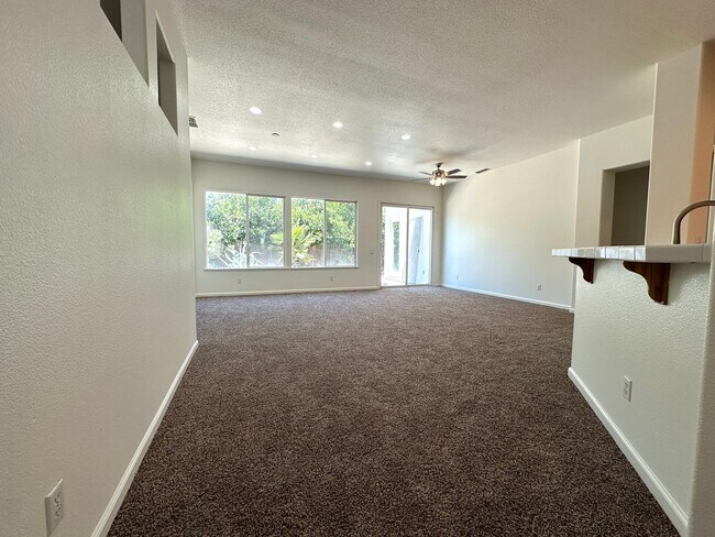 Building Photo - 3545 Laguna Ct