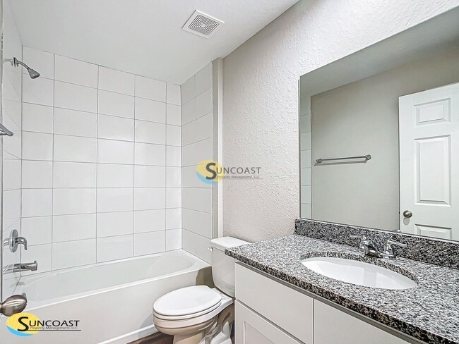 Building Photo - 14 Pine Trce