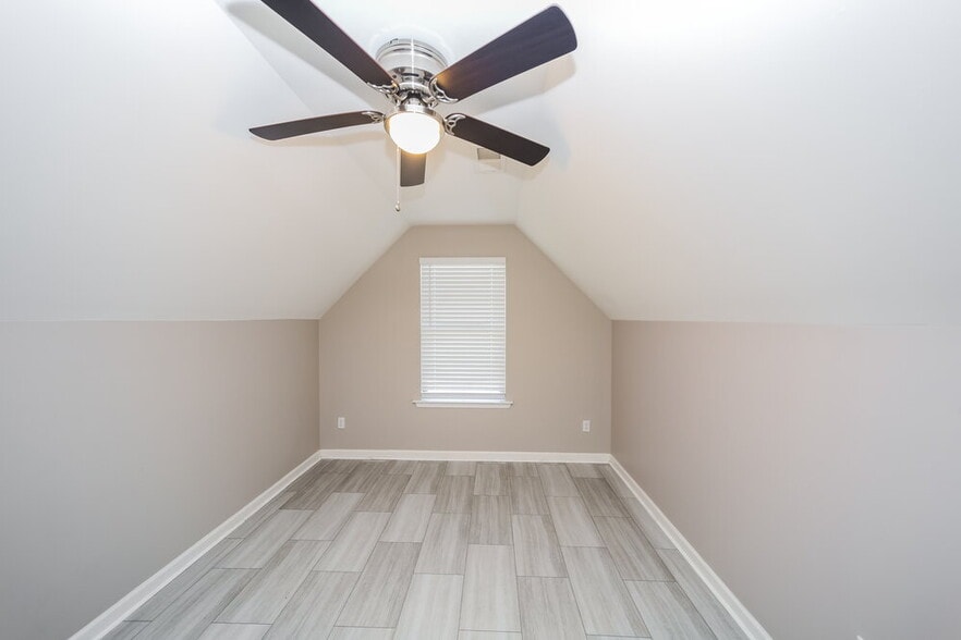 Building Photo - 7681 Carlton Dr
