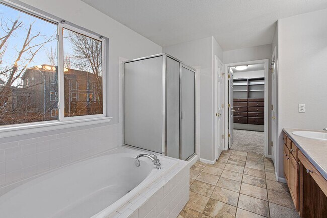 Building Photo - 6 Bedroom plus and office near Rigden Farms