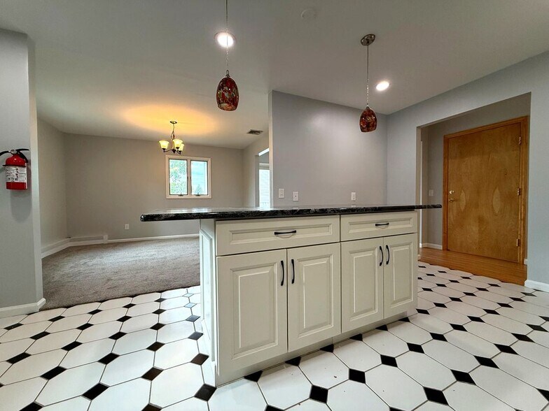 Building Photo - 44 Willow Wood Ct